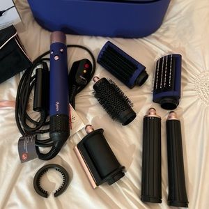 Dyson airwrap with all the attachments and case